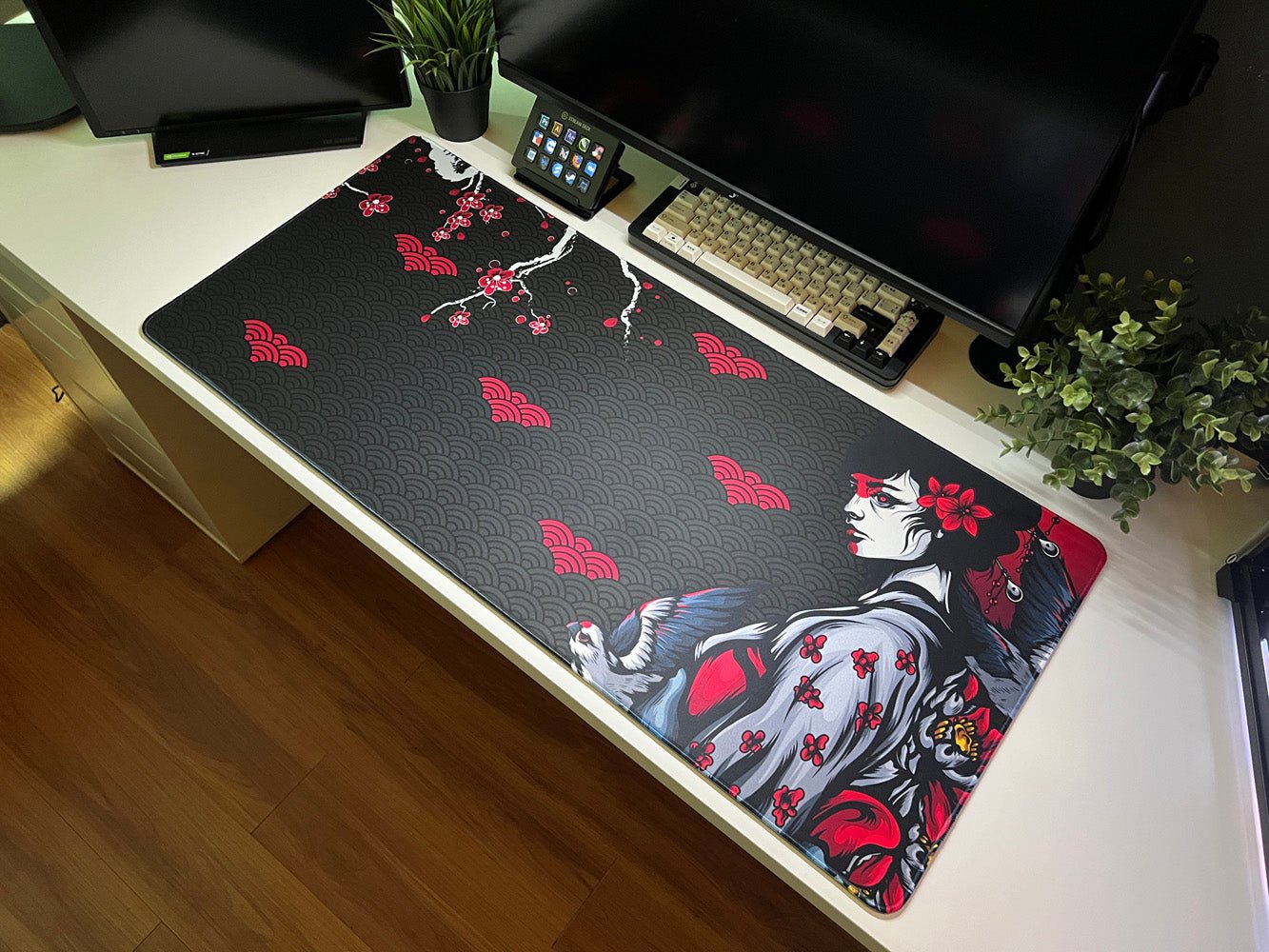 Nadeshiko - MacvethOS Artisan Deskmat