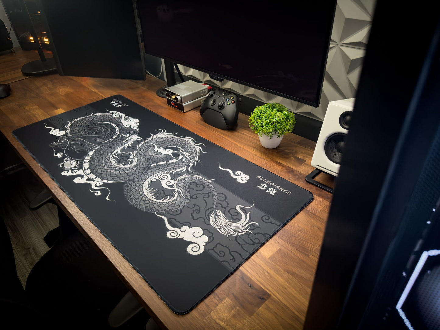 Vanguard - BW - MacvethOS Artisan Deskmat