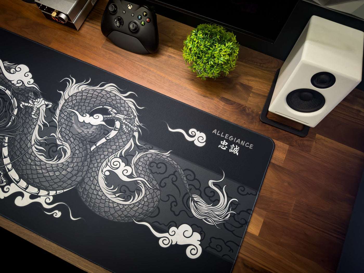 Vanguard - BW - MacvethOS Artisan Deskmat