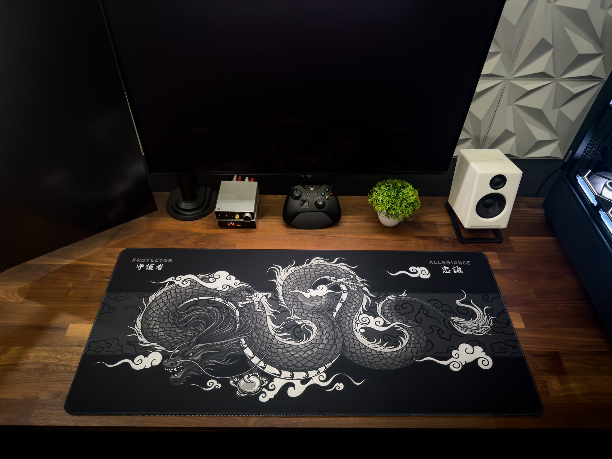 Vanguard - BW - MacvethOS Artisan Deskmat